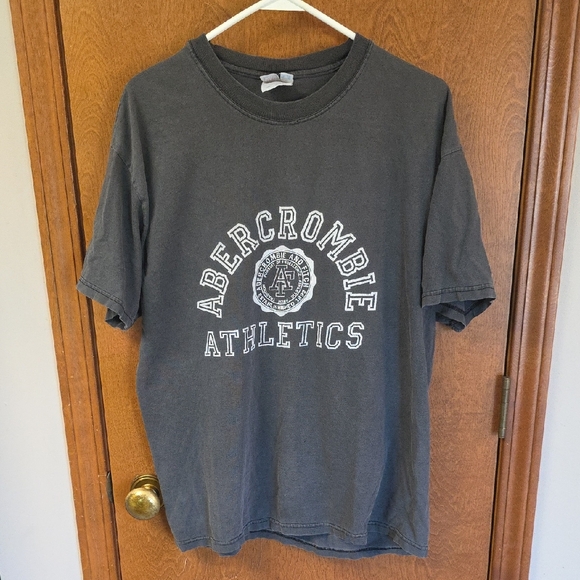 Abercrombie & Fitch Athletics Men's Graphic Shirt - Picture 1 of 3